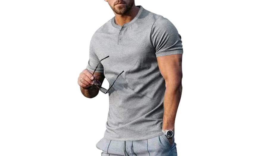 Image 7: T-shirt Henley décontracté à manches courtes pour hommes