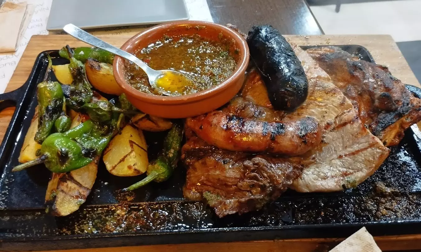 Menú mediterráneo para 2 o 4 personas en Siete Lunas Bar Restaurant