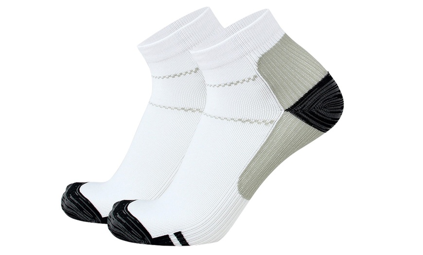 Image 7: Unisex Plantar Fasciitis Ankle-Length Compression Socks (3-6 Pairs)