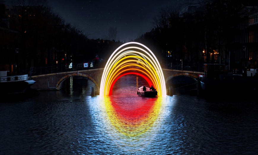 Image 2: Verken de verlichte grachten: rondvaart Amsterdam Light Festival