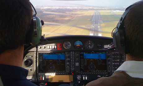 Initiation en vol en avion de 30 min et/ou entraînement sur simulateur de vol pour 1 ou 2 p. dès 119 € chez Sky Training