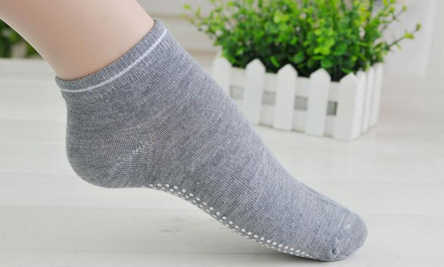 Image 2: Anti-Slip Yoga Socks