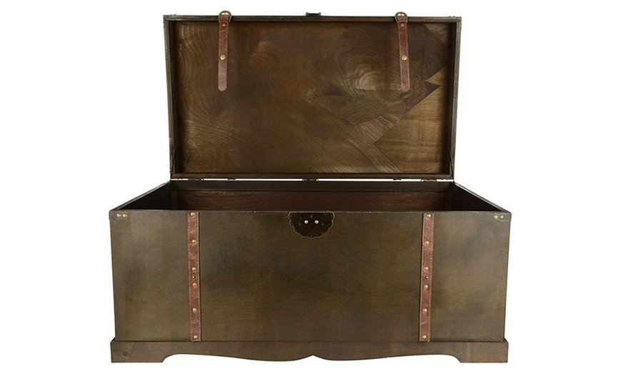 Image 8: Vintage-Style Box