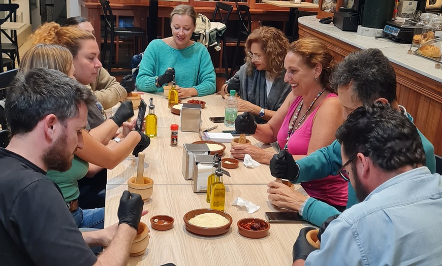 Image 8: Cata de vinos con degustación de quesos para 2 personas