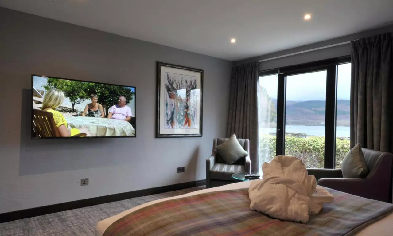 Beautiful Loch Side Stay for 2 with leisure access