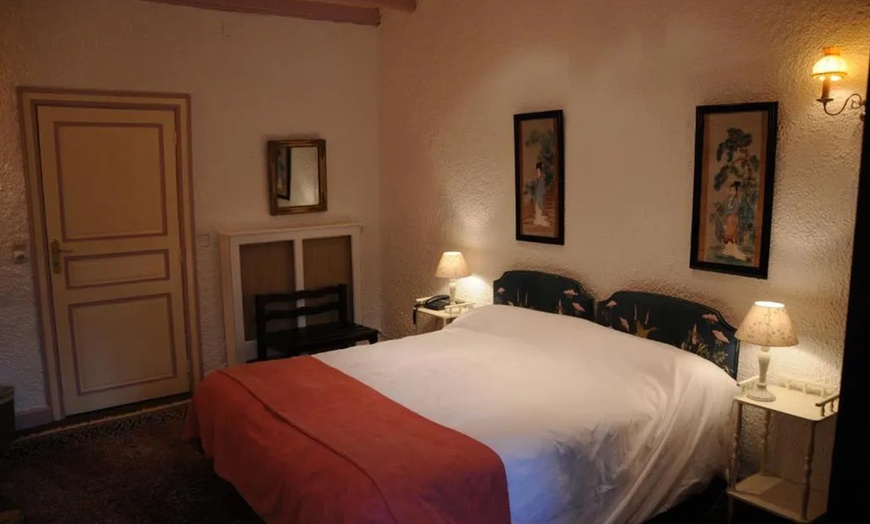 Image 6: Cévennes : chambre double au choix avec pdj, menu, champagne et spa