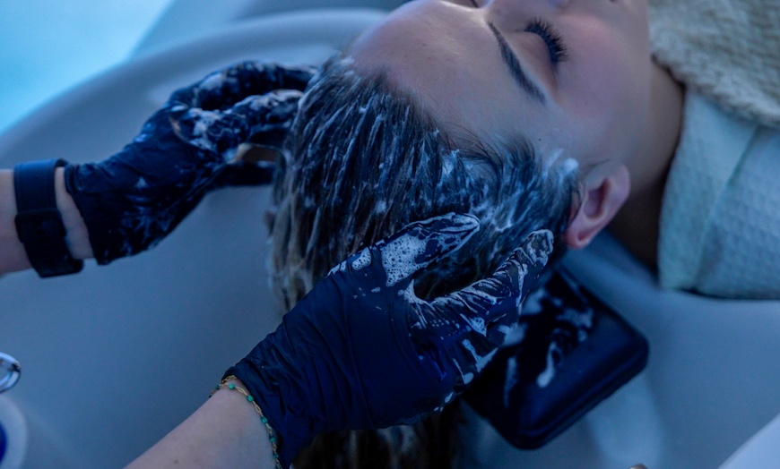 Image 12: 60-Minute Deep Scalp Treatment