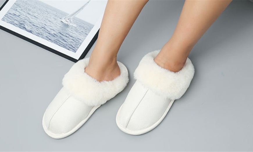 Image 10: Women's Indoor Warm Plush Slippers