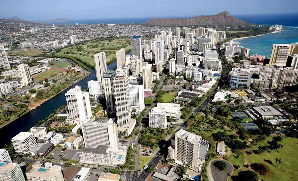 Five-Night Stay with Internet and Daily Breakfast at Waikiki Gateway Hotel in Honolulu - Second Medium