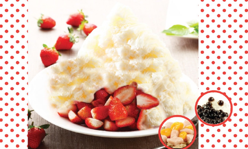 Image 3: Strawberry Snow Ice Flake