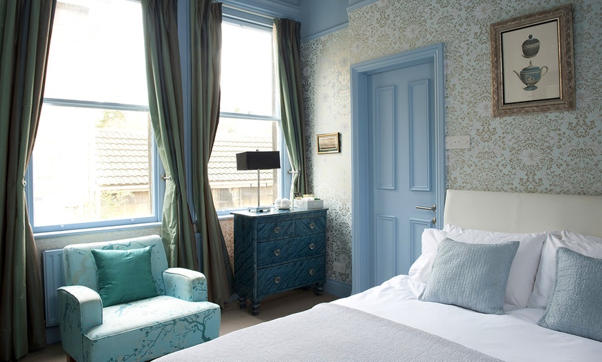 Image 12: Bath: 4* Standard Double or Twin Room with Breakfast and Add-on