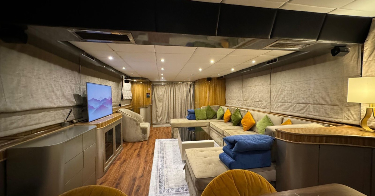 Enjoy Luxury Yacht Up To 50 People For 1-3 Hours Enjoy Luxury Yacht Up To 50 People For 1-3 Hours