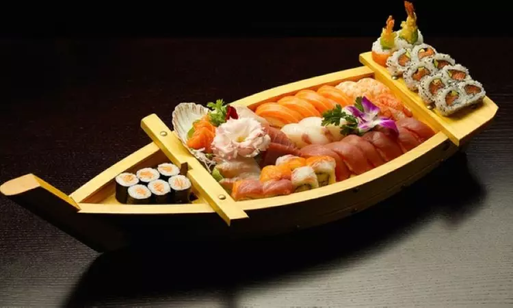 Sushiboot met voorgerecht bij Ocean Sushi (vanaf 2 pers.)
