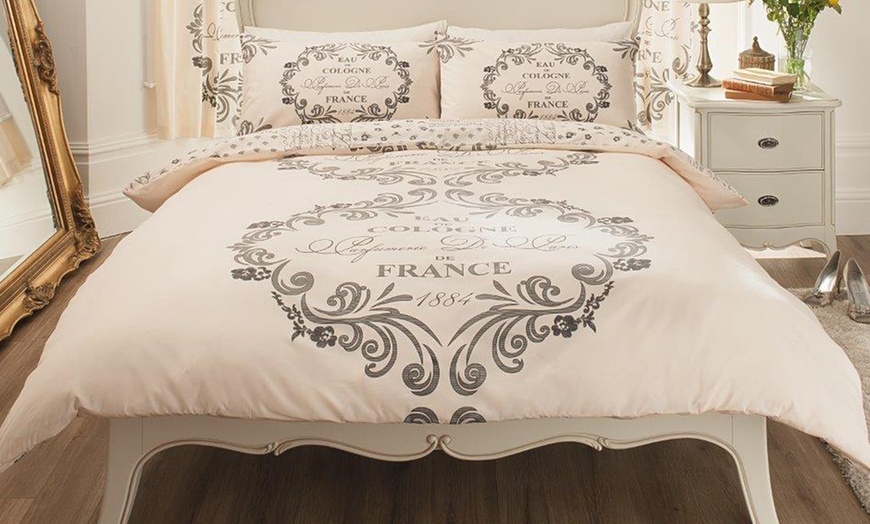 Image 3: Paris Script Reversible Duvet Set