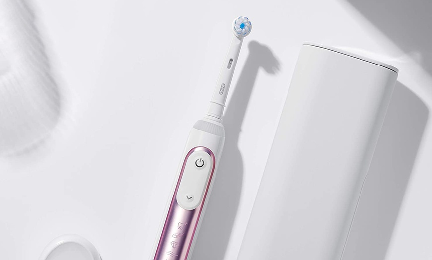 Image 9: Oral-B Genius X Toothbrush