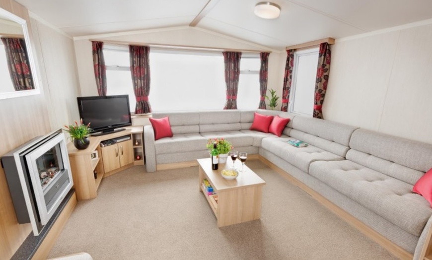 Image 5: Northumberland Caravan Stay