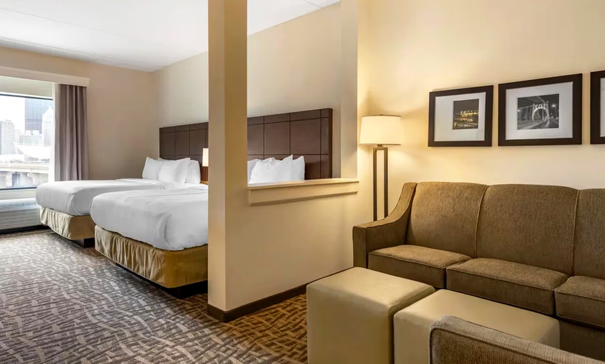 Image 6: North Shore stay near downtown Pittsburgh, sports & riverfront