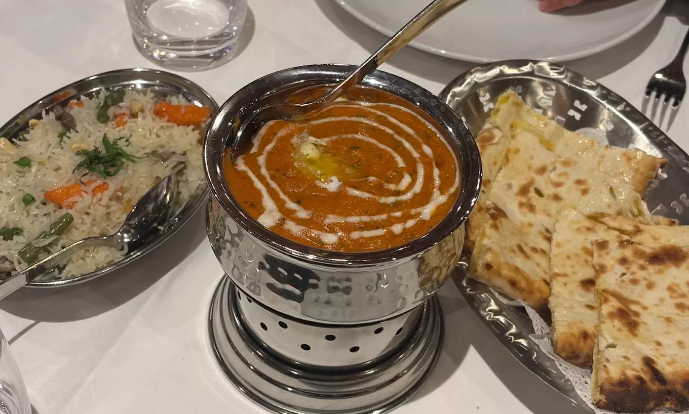 Menú para 2 o 4 personas con aperitivo, entrante, postre y bebida