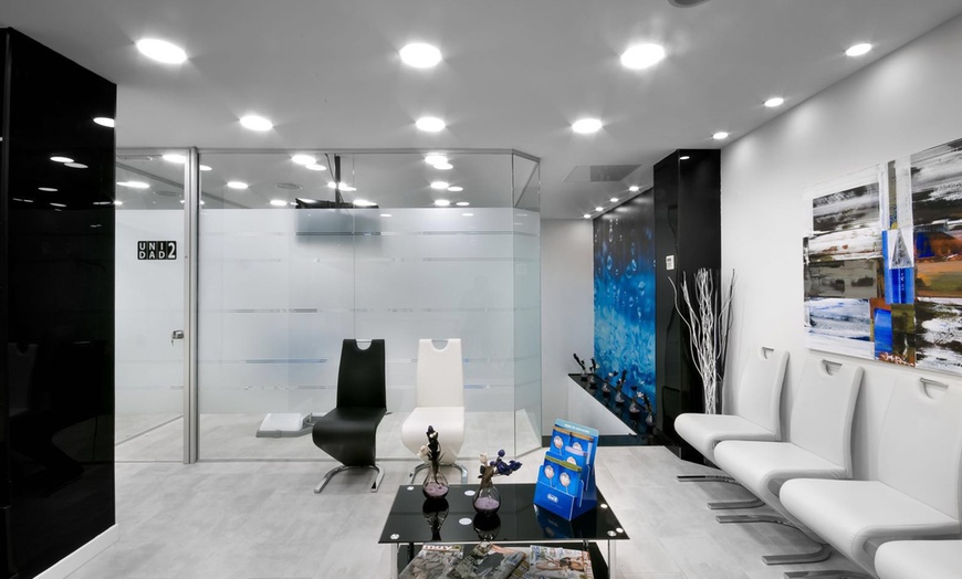 Image 3: Limpieza bucal completa con opción a radiografía y blanqueamiento