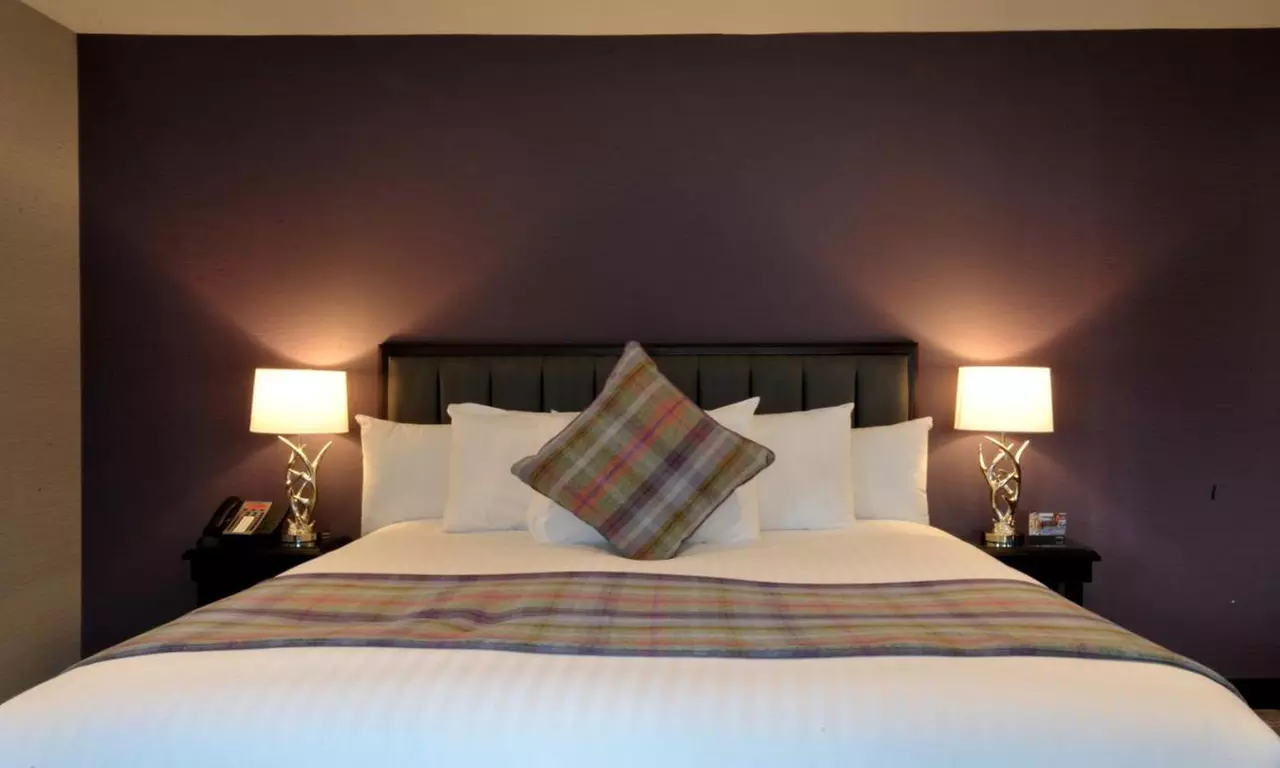 Beautiful Loch Side Stay for 2 with leisure access