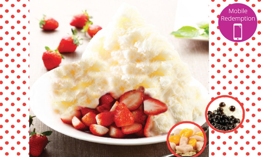 Image 2: Strawberry Snow Ice Flake