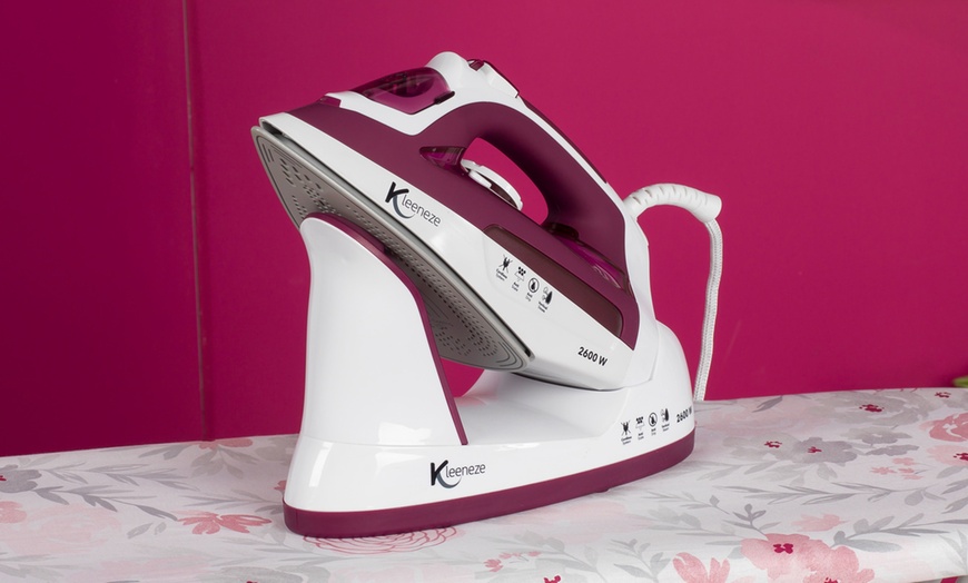 Image 11: Kleeneze Cordless Steam Iron
