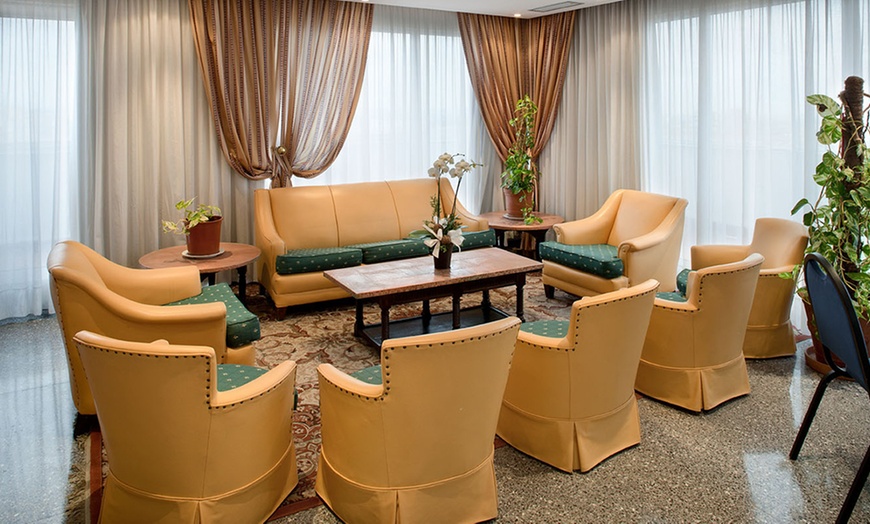 Image 4: Tarragona, descubre el legado de Gaudí y PortAventura