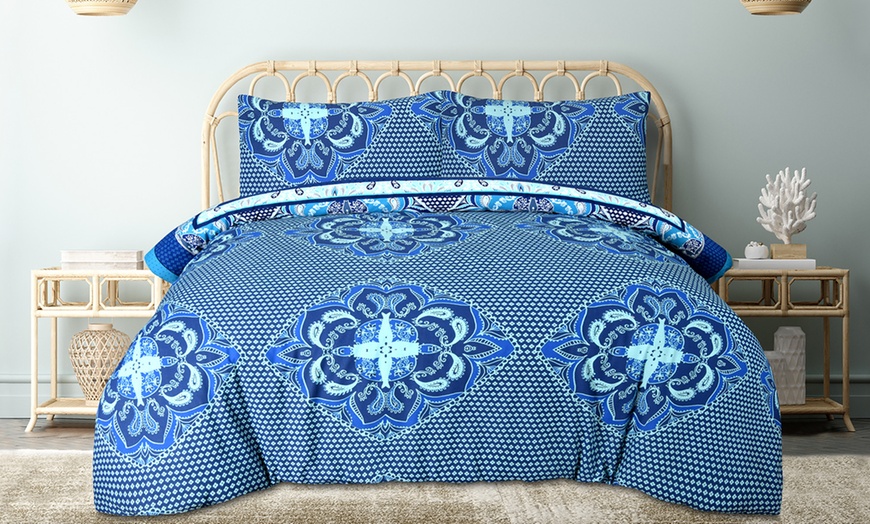 Image 18: Reversible Paisley Mandala Duvet Set