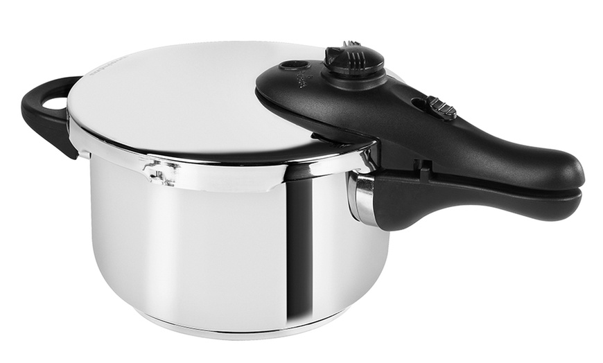 Image 2: Morphy Richards Pressure Cooker