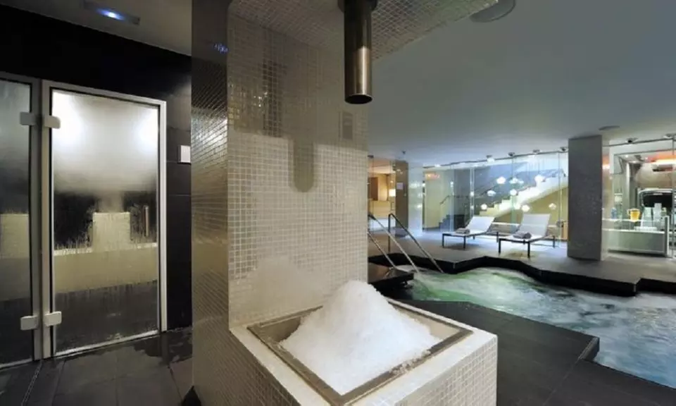 Circuito de spa para 1 o 2 personas con copa de cava y opción a masaje