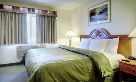 $139 for a One-Night Stay in a Jacuzzi Suite with Rendezvous Package at Comfort Suites Schaumburg (Up to $364 Value) - Primary Image