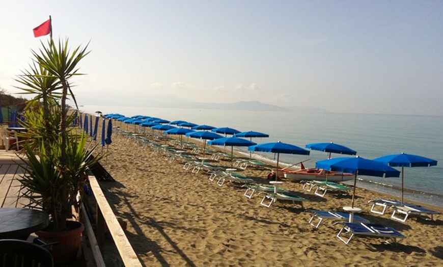 Image 3: Spiaggia, lettino e snack a Paestum