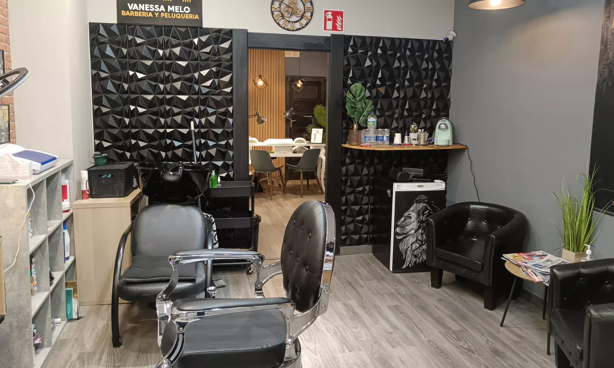 Manicura clásica con esmaltado normal o semipermanente