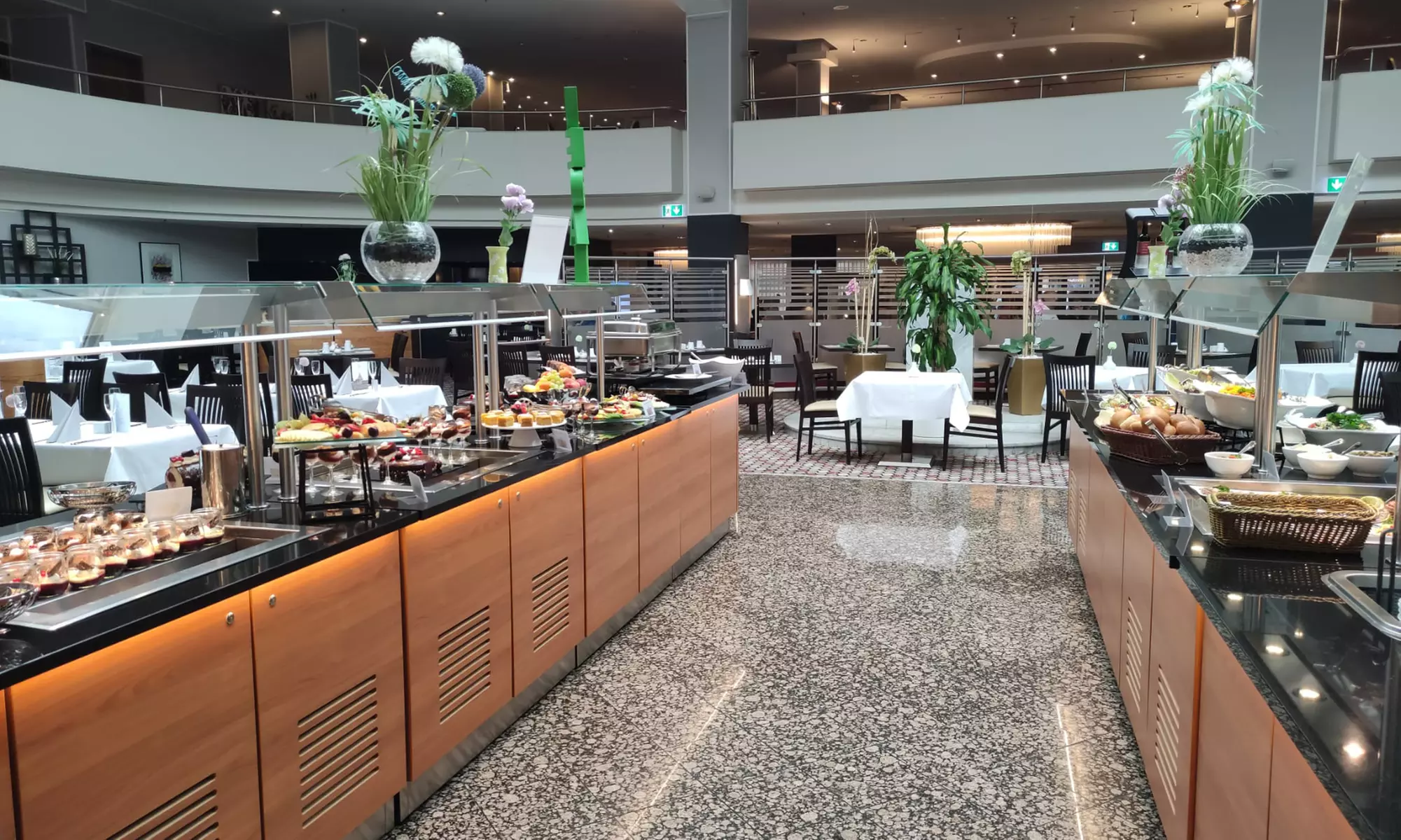 Sonntags-Brunch inkl. einer Flasche Champagner für 2 Personen im Hotel Restaurant Hilton Dresden (31% sparen) - Primary Image