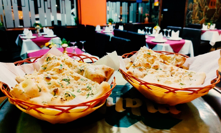 Image 4: Menú degustación indio completo para 2 o 4 con postre y bebida