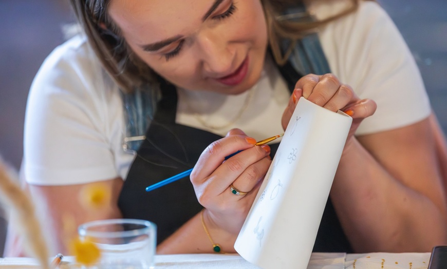 Image 16: Taller de pintura en cerámica de 2 h con vino para 1, 2 o 4 personas