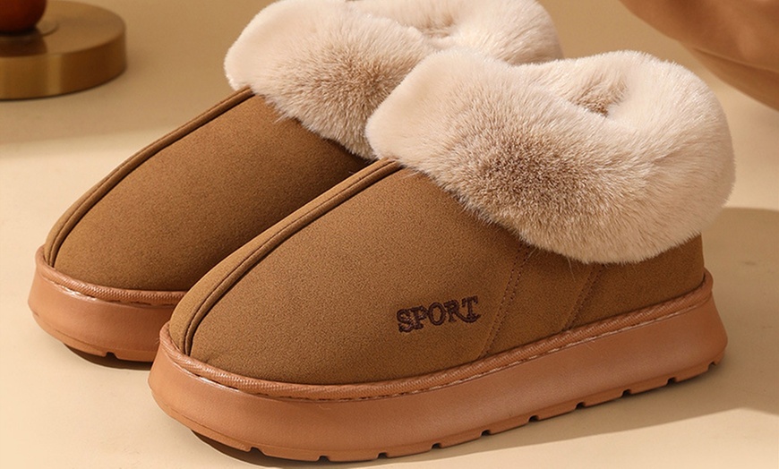 Image 7: Padded furry non-slip shoes