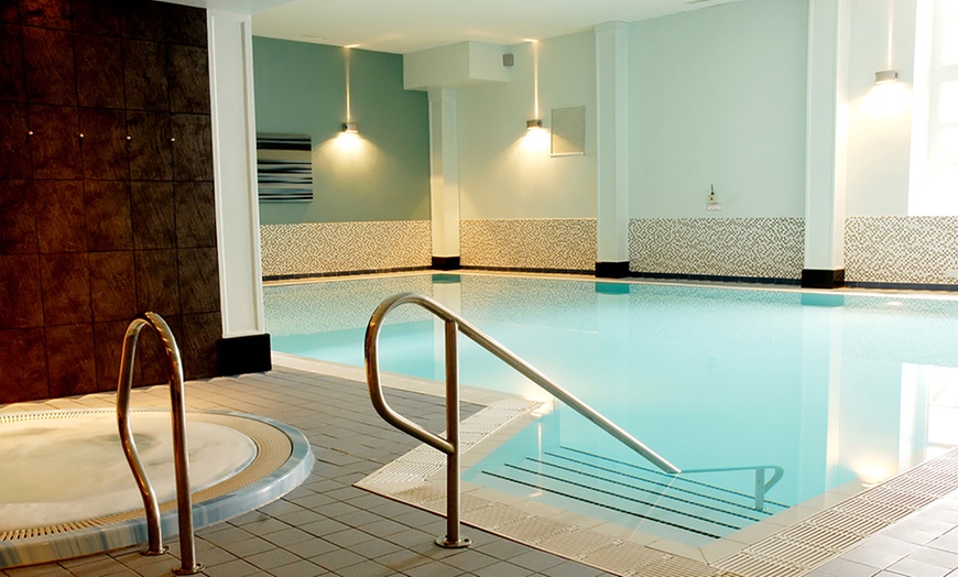 Image 7: 4* Cotswolds Stay with Spa Access