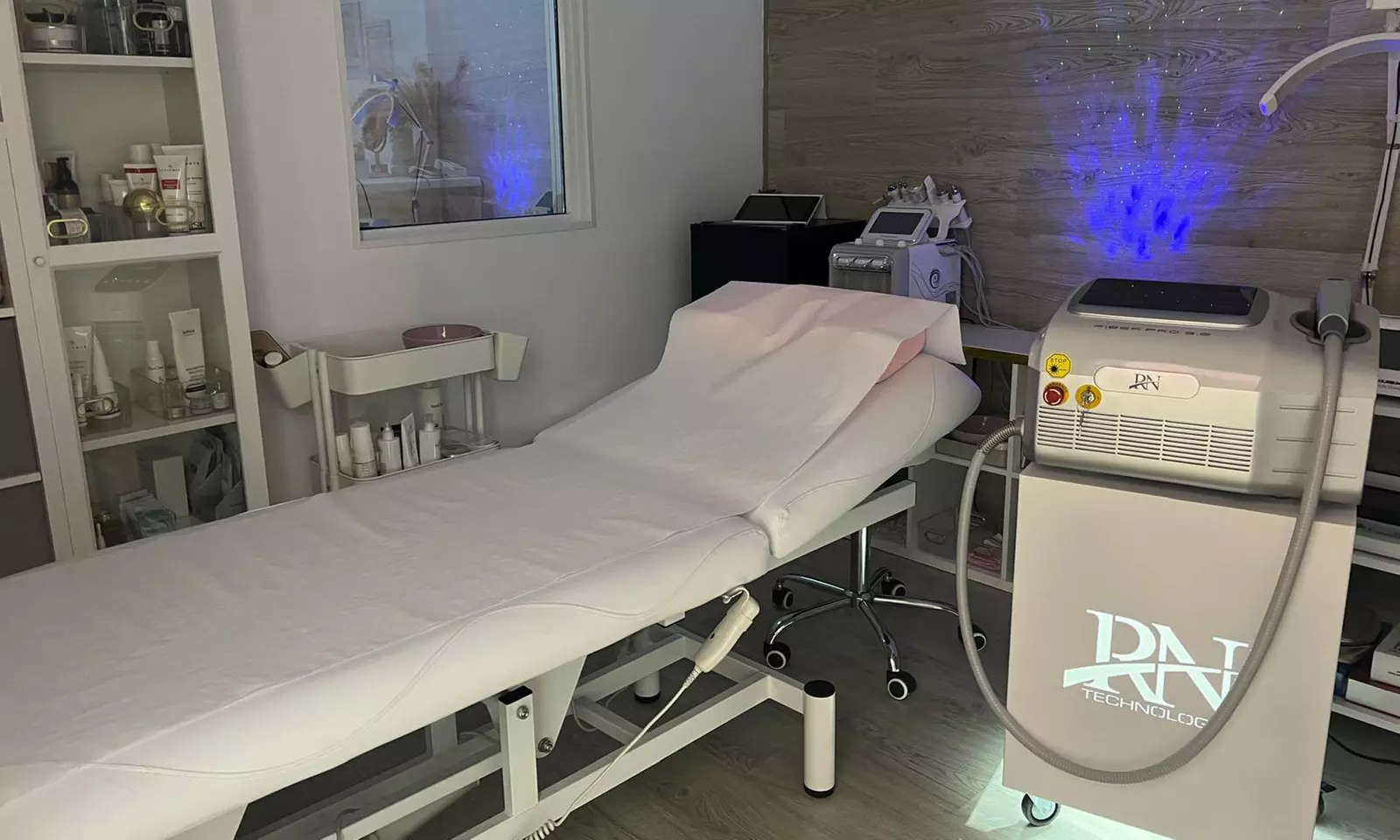 Despídete del vello con 3, 5 o 7 sesiones de depilación con láser diodo en zona a elegir con 74% de descuento