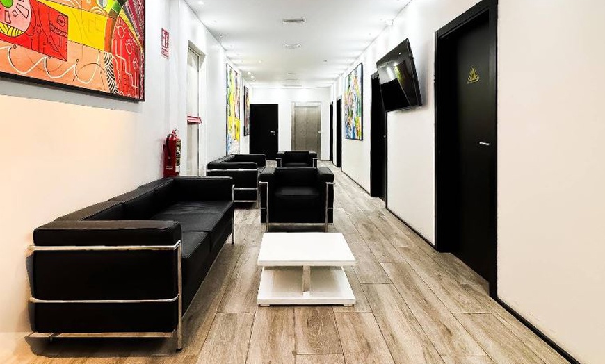 Image 5: Sesión de tratamiento facial de relleno