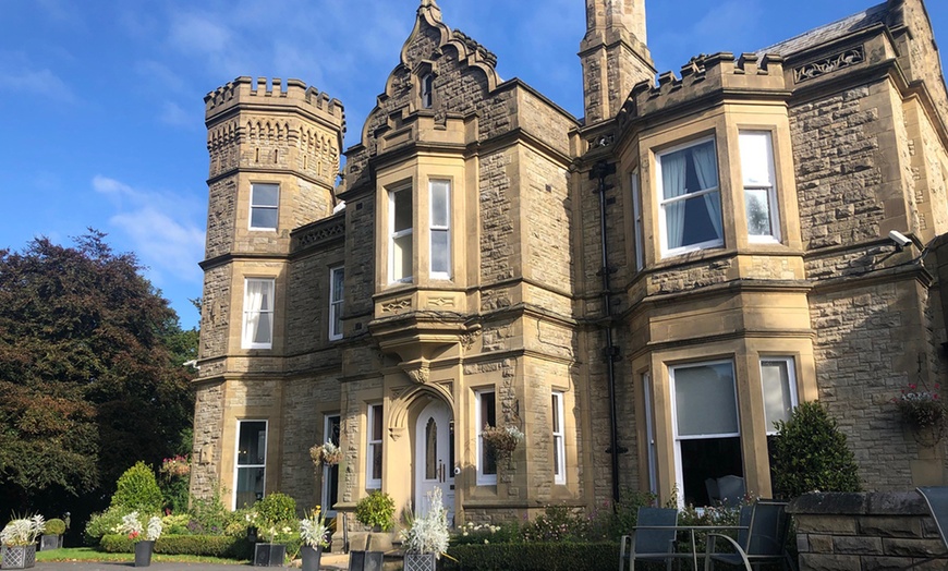 Image 10: Peak District Getaway : Standard Room with Breakfast 