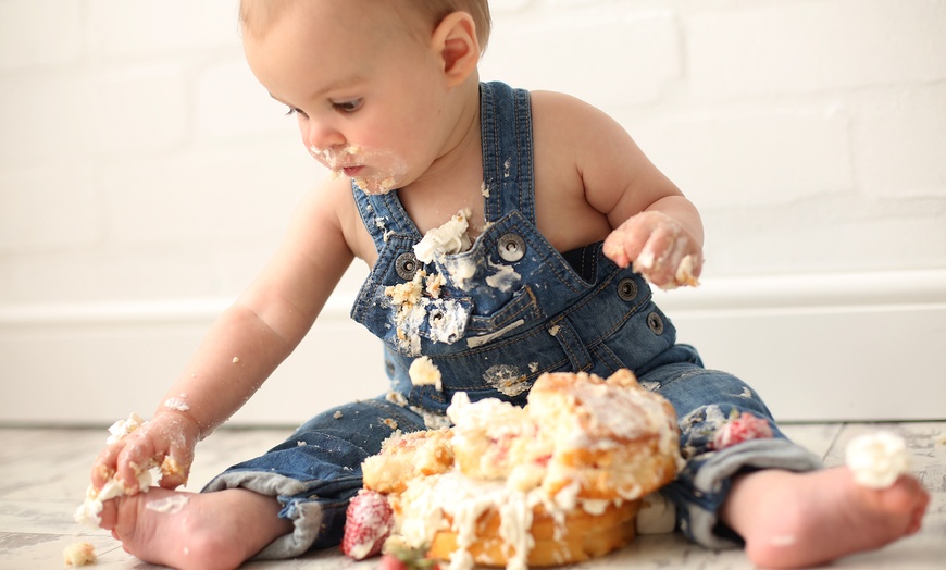 Image 3: Cake Smash Baby Photoshoot