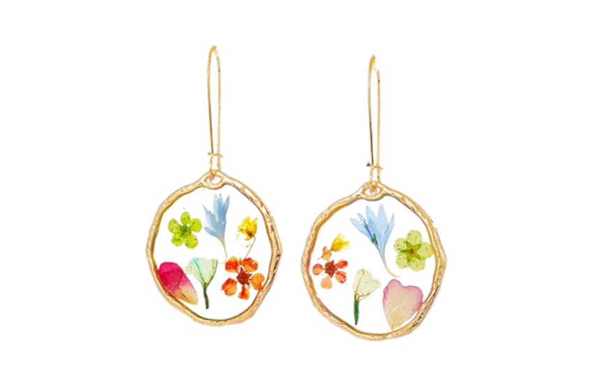 Image 2: Boho-Style Pressed Flower Drop Earrings