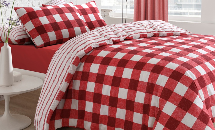 Image 10: Easy Care Duvet Set
