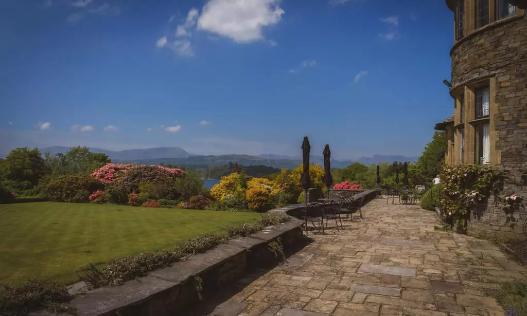 4* Lake District: Luxury Stay for 2 with Scenic Lake Cruise