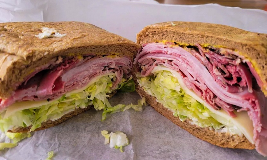 Image 3: $20 Toward Fresh Sandwiches, Salads & More 