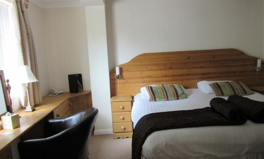 Image 3: Peak District: 2-Night Stay with Dinner