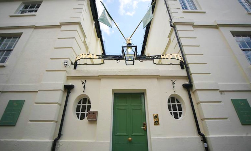 Image 8: Historical Hampshire Hotel in Central Winchester