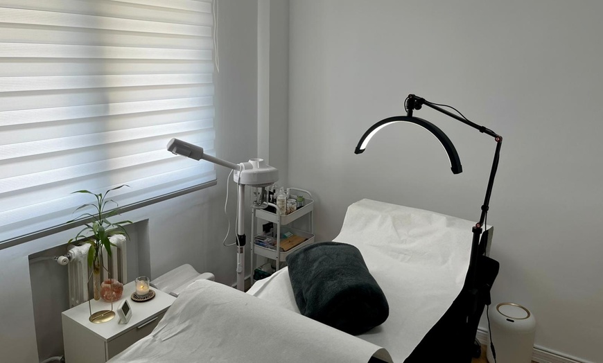 Image 2: Arreglo de cejas y pestañas: lifting, laminado, extensiones y más 