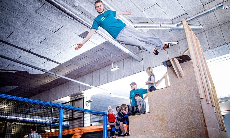 Image 11: Wejście na trampoliny, parkour i więcej
